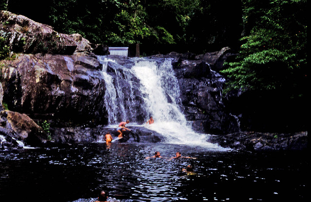 Crystal Cascades Wasserfälle und Schwimmbecken