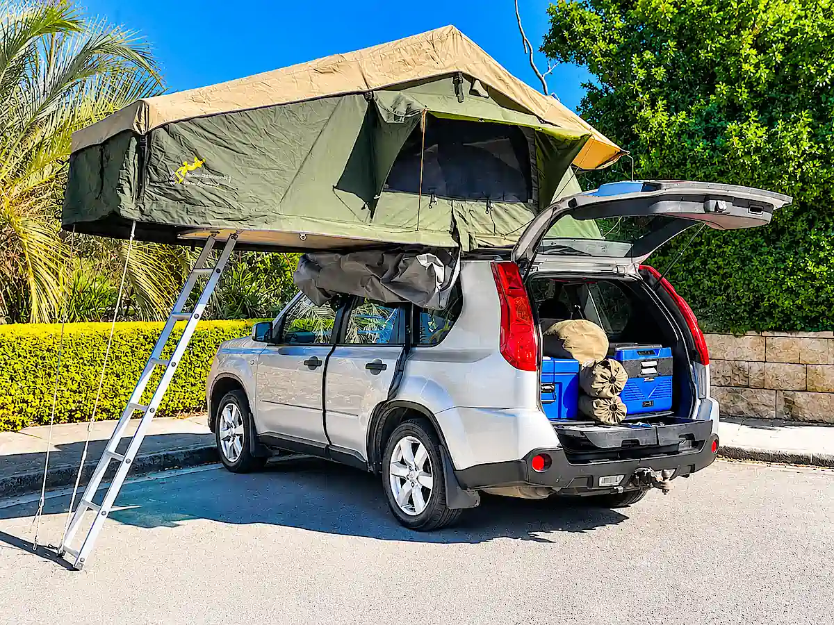 4x4 mit Dachzelt kaufen – Nissan von der Fahrerseite bei Travelwheels in Sydney