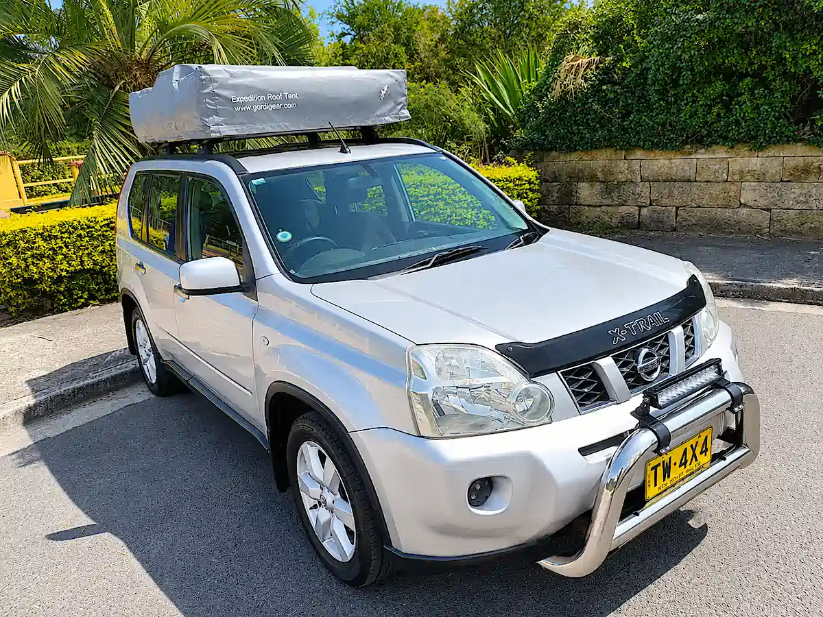 4x4 mit Dachzelt kaufen - Nissan Fahrerseite