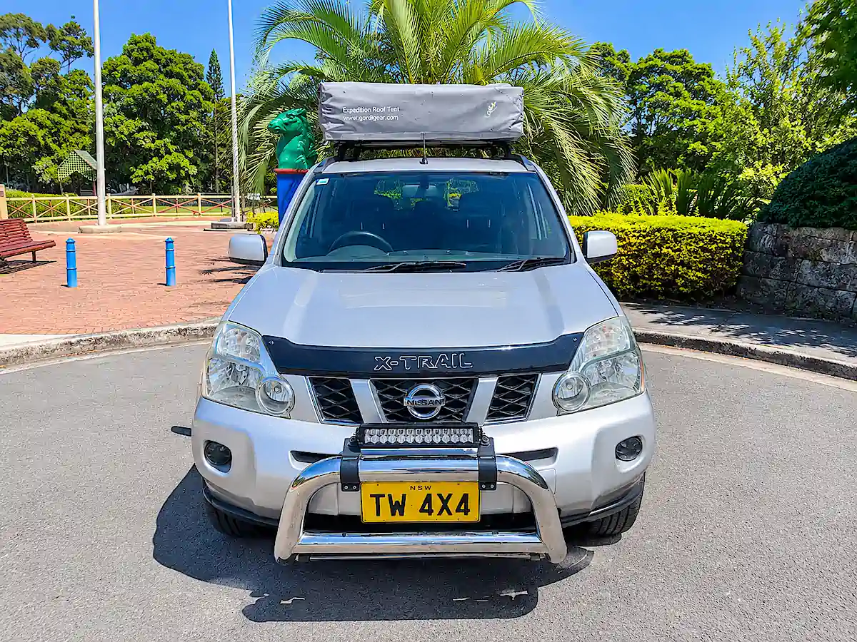 4x4 mit Dachzelt kaufen - Nissan Frontansicht mit Bullbar
