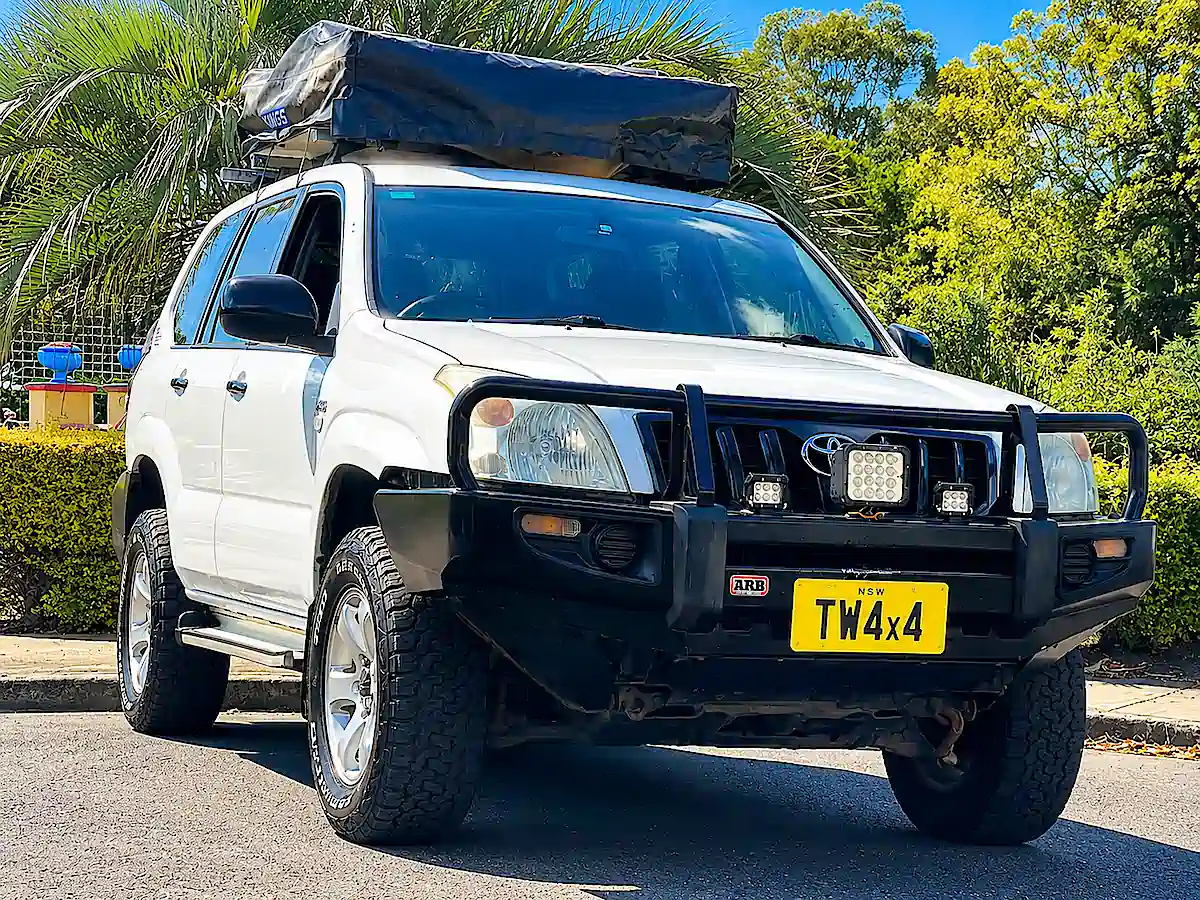 Landcruiser mit Dachzelt kauften Travelwheels Sydney - Frontansicht