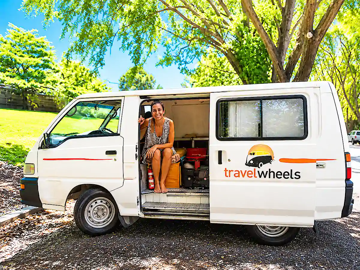 Backpacker Camper in Sydney kaufen – Kundin aus Deutschland mit Travelwheels Campervan in Australien