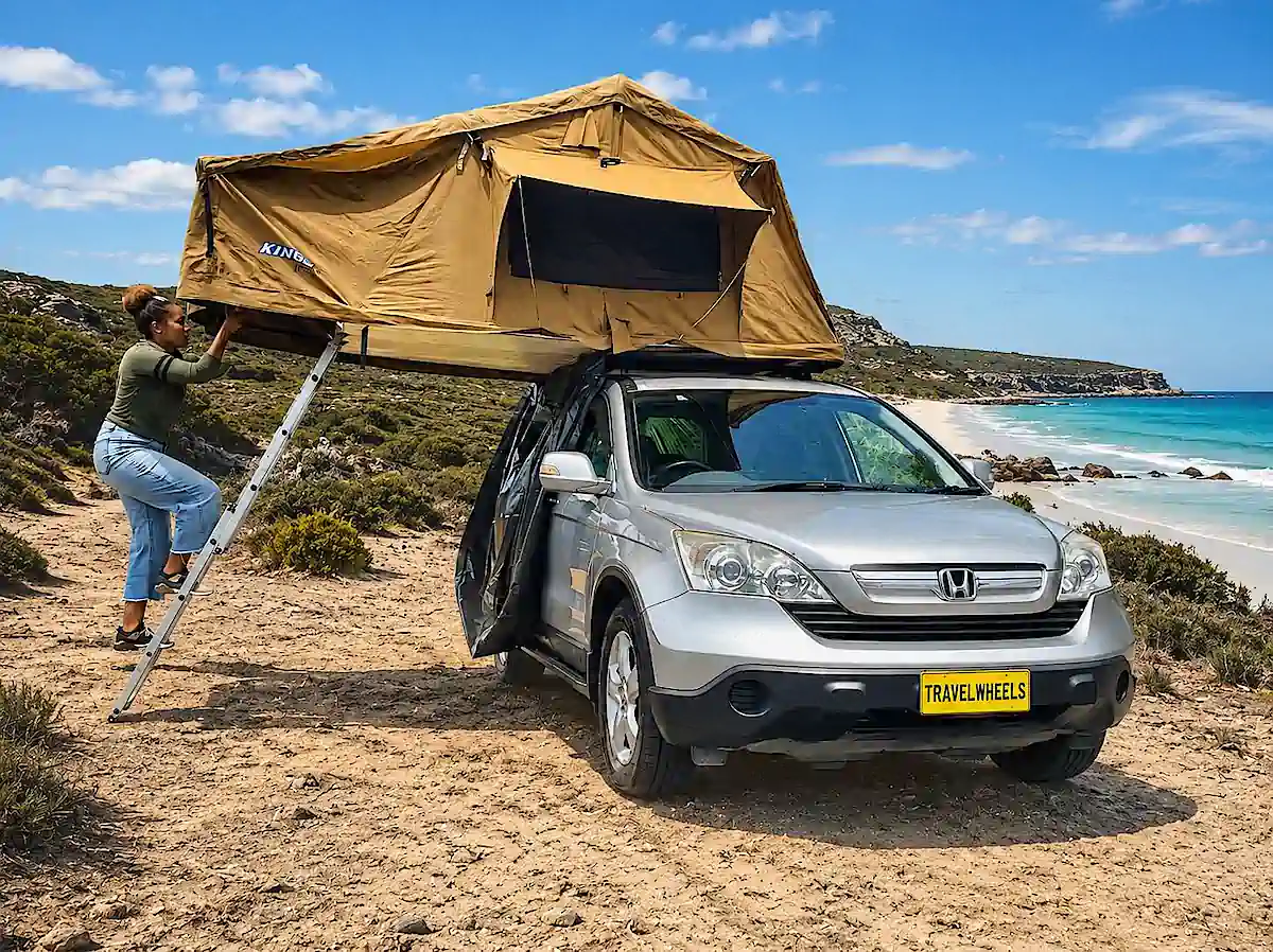Maxi, unsere deutschsprachige Mitarbeiterin, reist mit einem 4WD und Dachzelt durch Australien