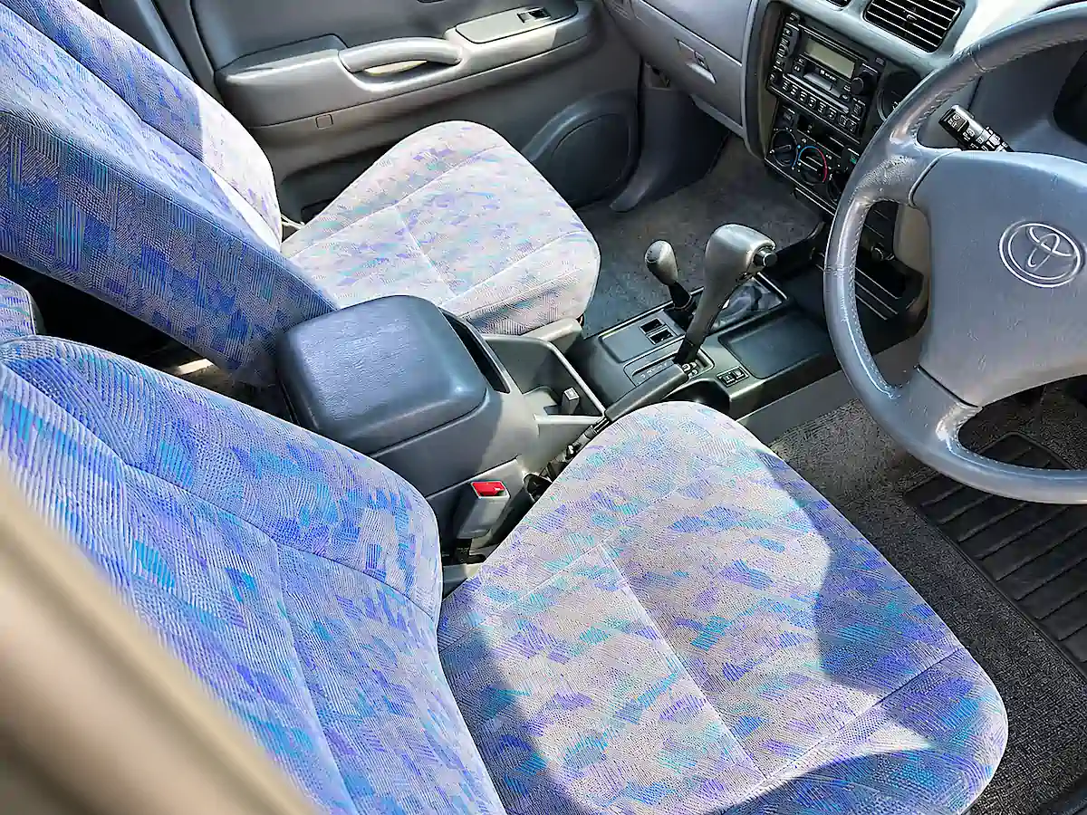 Landcruiser zum Verkauf in Sydney – Innenraum mit Fahrersitz und Armaturenbrett