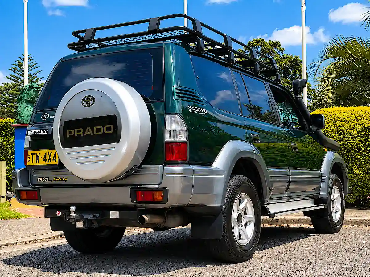Landcruiser zum Verkauf in Sydney mit Travelwheels Australien – Heckansicht von der Fahrerseite