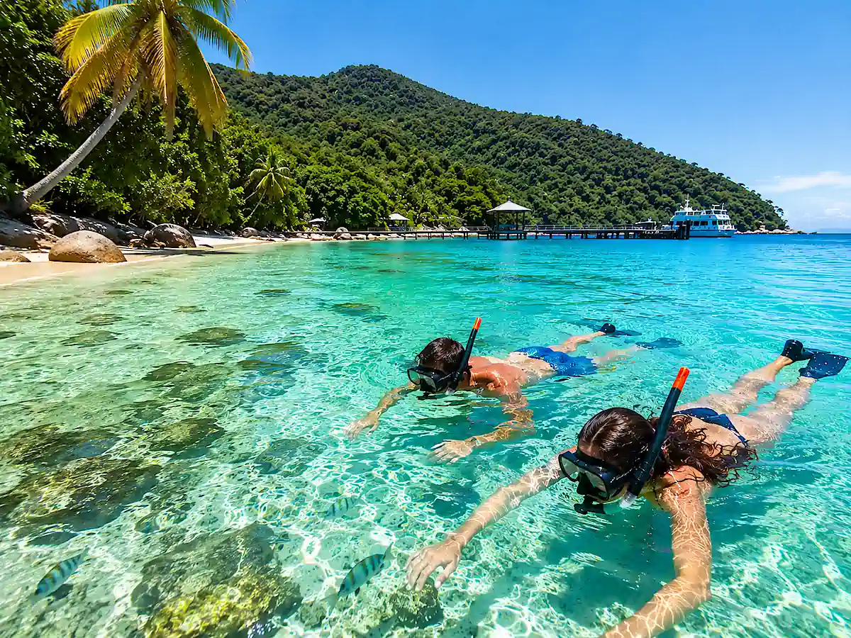 Reiseführer Cairns und Umgebung – Schnorcheln im klaren Wasser von Fitzroy Island