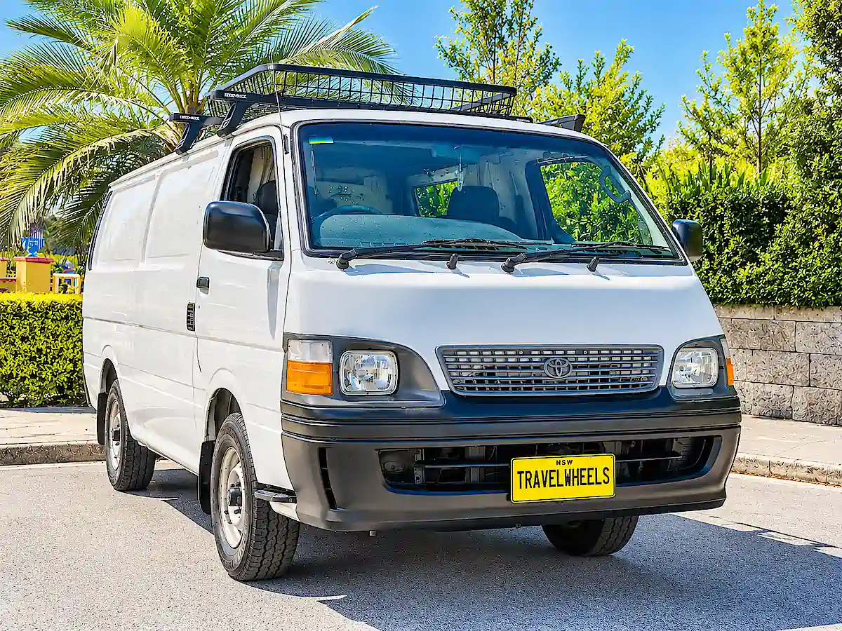 Toyota Campervan kaufen – Vorderansicht von der Fahrerseite