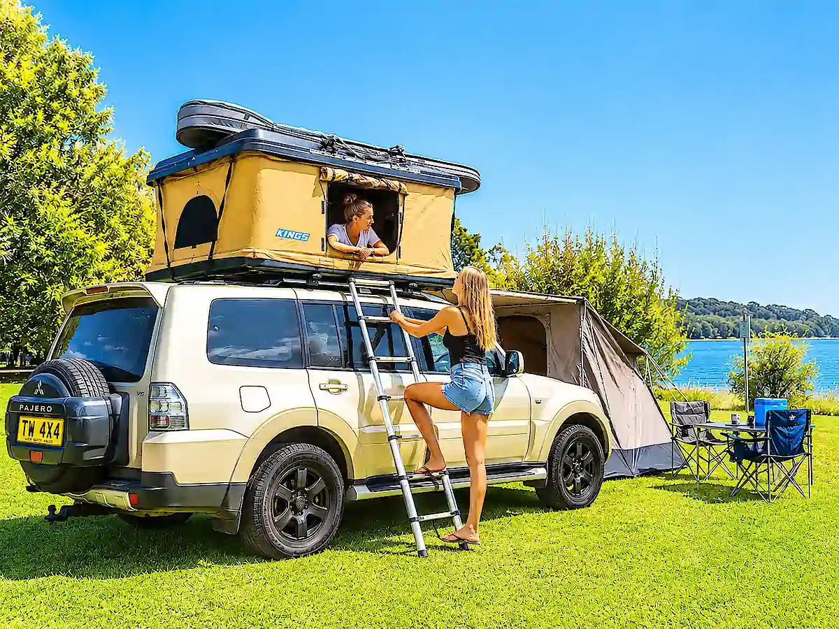 Mitsubishi Pajero gebraucht kaufen – 4x4 mit Dachzelt und Markise beim Camping in Australien